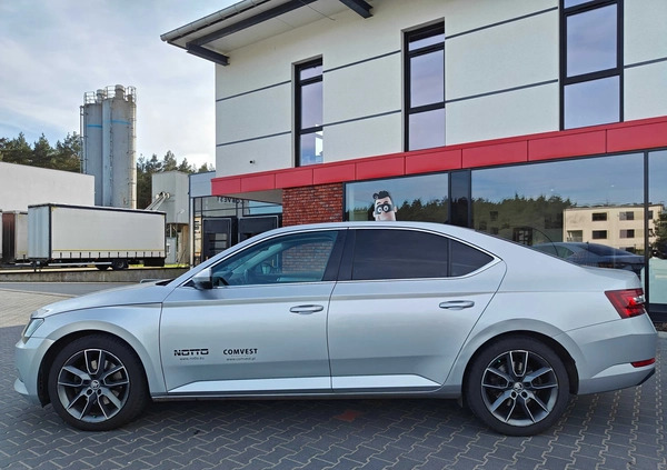 Skoda Superb cena 72500 przebieg: 216700, rok produkcji 2018 z Jaraczewo małe 37